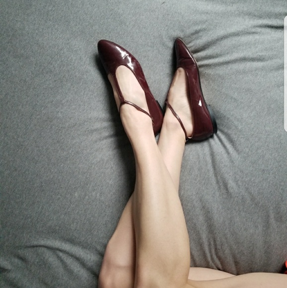 Vero Cuoio Patent Oxblood Flats - Picture 2 of 5